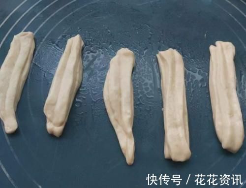 炸油条|炸油条还是传统方法好,记住3点窍门,外酥里暄鼓大泡,放凉也不硬