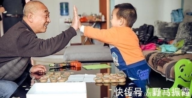 孩子|老人带孩子不好？这3种老人带出来的孩子，不仅聪明，情商也很高