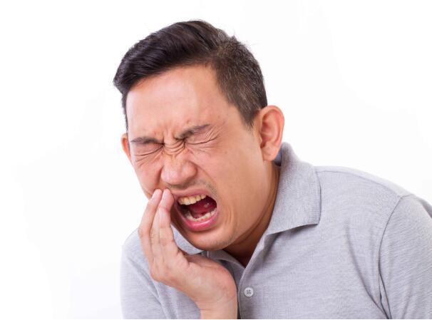 疼痛|心梗不是突然到来,身体出现4种疼痛,多半是心梗信号,不能拖