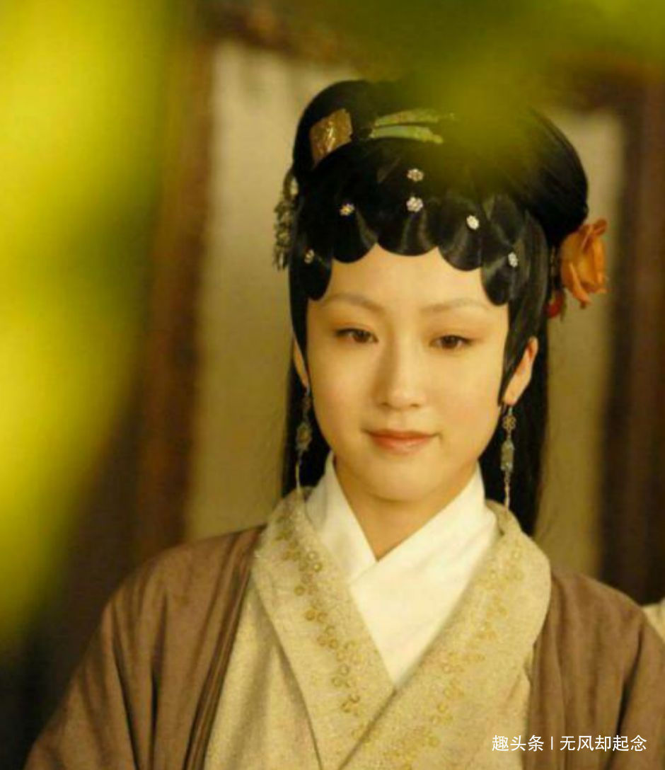 贾兰#贾府被抄家后,王熙凤血崩而亡,宝玉出家,只有她依旧享荣华富贵