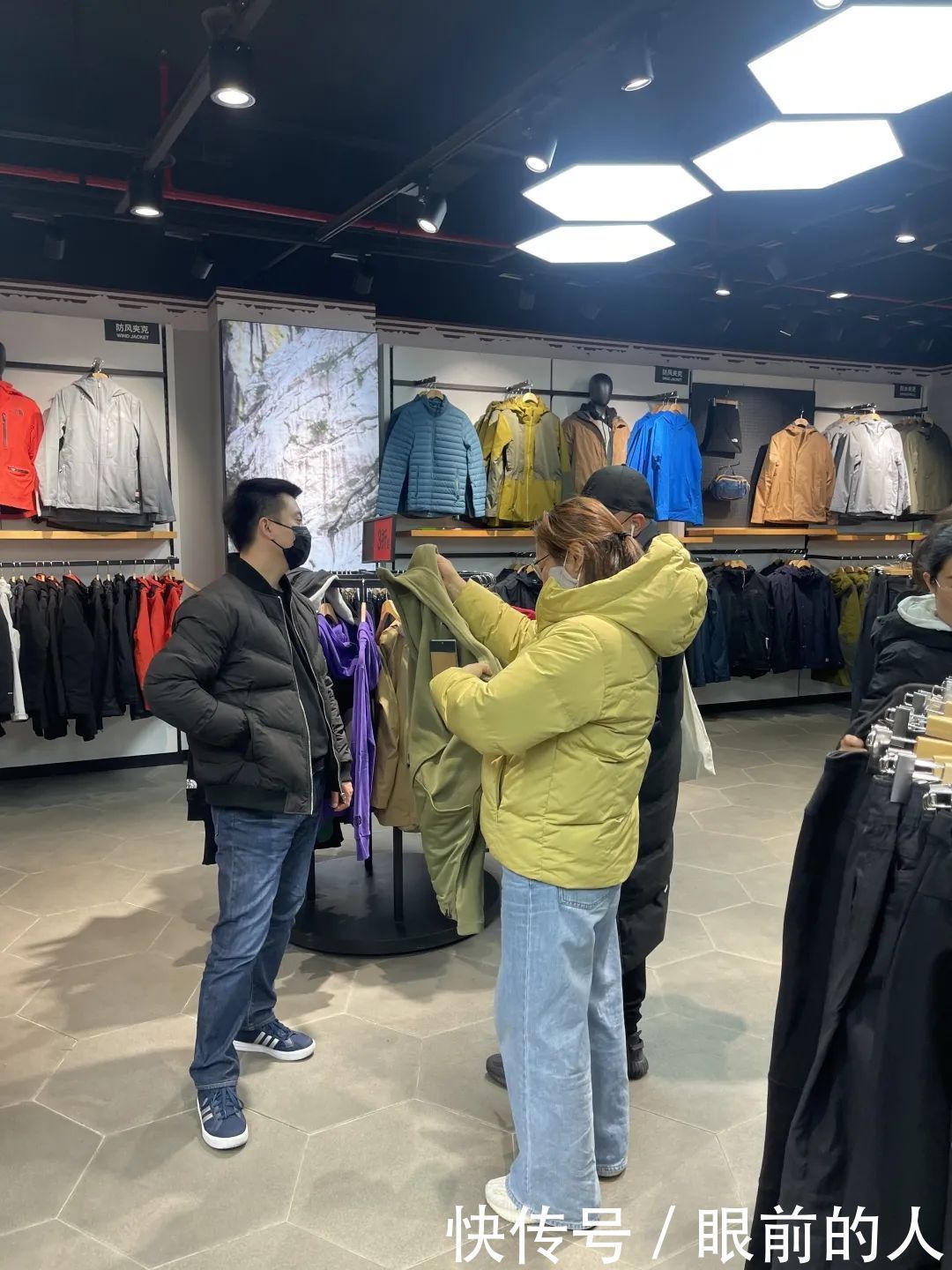 时尚潮流风向标：服装购物新趋势