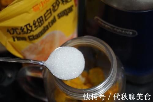 老人孩子都爱吃的南瓜糯米糍，做法很简单，香甜软糯不粘牙