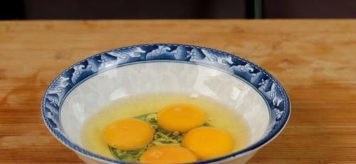 丝瓜皮|炒丝瓜时,记得不要直接下锅炒,多加这一步,丝瓜不发黑更有食欲