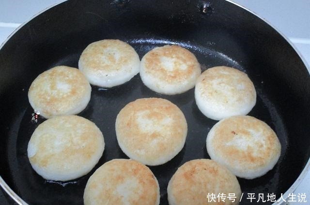 糯米粉这样做,比汤圆好吃多了,我家儿子连吃了5个才停嘴