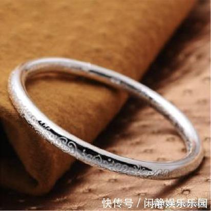 黄金|女人戴镯子金的好还是银的好,以下这几点,看完你就有数了
