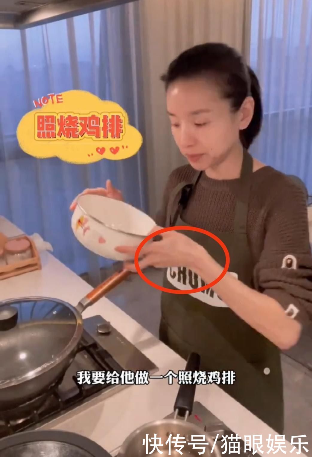 41歲董潔罕曬廚藝 早起為12歲兒子親手做便當 皺紋橫生盡顯老態 中國熱點