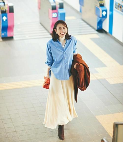 40岁女人“开春”穿什么？试试“短靴＋纱裙”吧，气质优雅又减龄