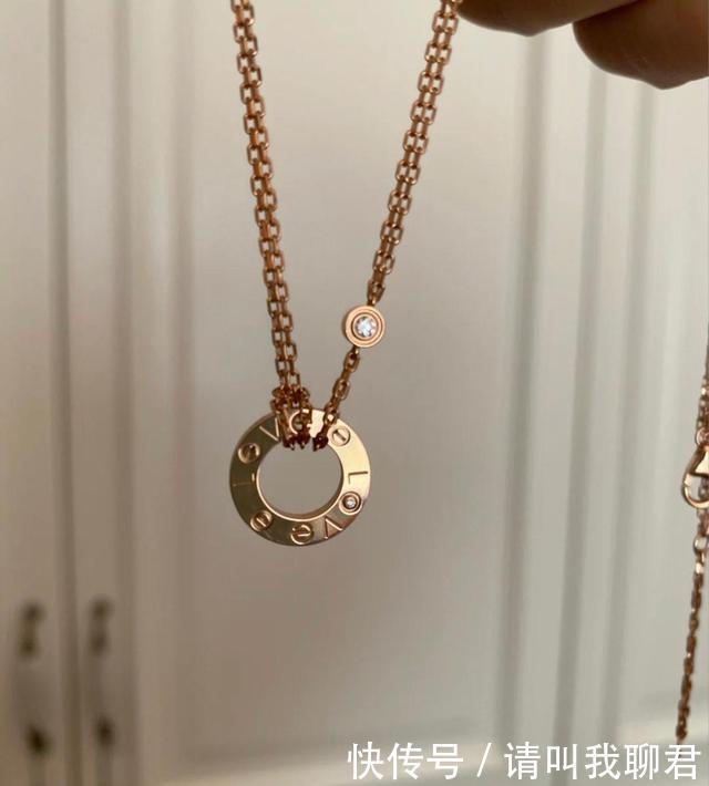 饰品|女生公认的大牌项链黑天鹅掉色严重,小蛮腰精致,蒂芙尼很抢手