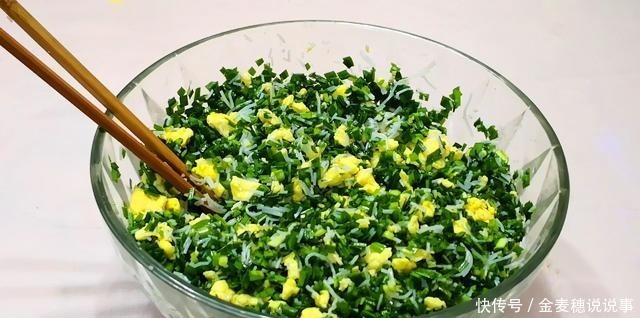 韭菜盒子和面,有人用热水有人用冷水都不对!教你正确做法,香