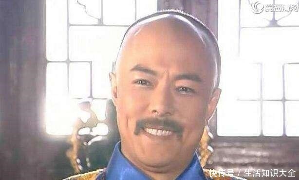 吊钱|乾隆一上联“三个铜钱贺礼,嫌少勿收,收则爱财”,下联绝了!