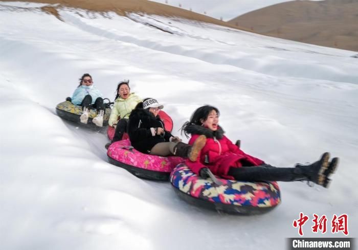 春节|甘肃春节丝路冰雪游火热：悬臂长城滑雪场跻身十大热门景区