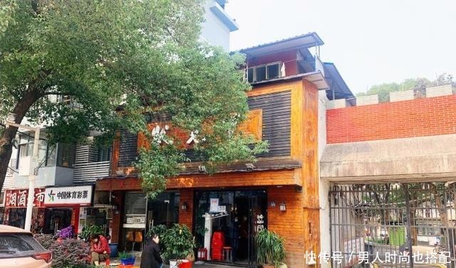  武汉只做1道菜的小饭馆，11年来分店开不停，饭点排队几十米