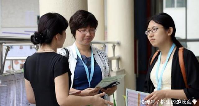 孩子|4岁女儿放学回家,紧扯裤子说“不能尿尿”,脱下裤子妈妈气哭了