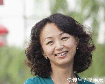 女士 适合40岁中年女人发型，中年圆脸女人发型图片
