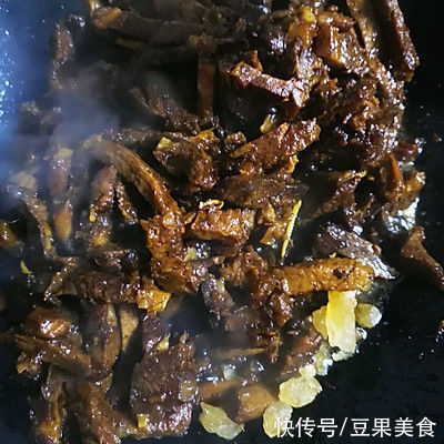 寒冷与温暖之间只差一碗麻辣牛肉干