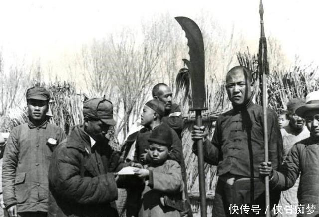 抗战|抗战老照片图1拿的是什么枪图2常在电视里看到，你见过吗