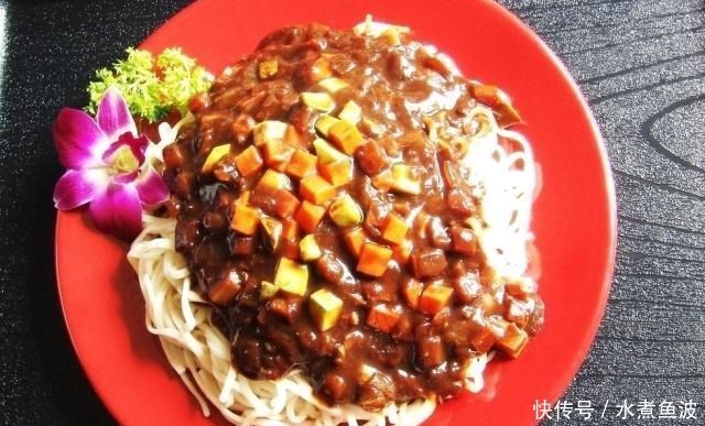 小时候|家里常吃的炸酱面,怎么做才好吃呢关键在这一步