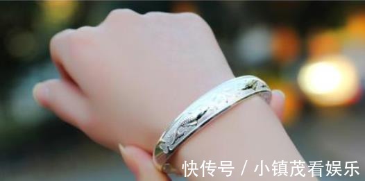 右手|手上长期佩戴银手镯的女人,身体会有什么变化?这些好处不请自来