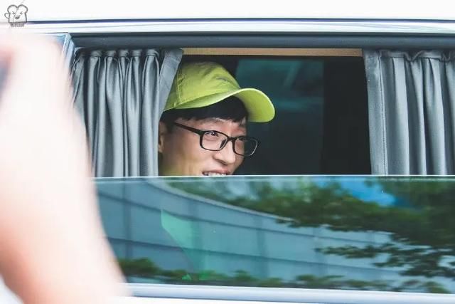 RM资讯：大神上班饭拍！狗哥INS相关！愚人节告白刘在石