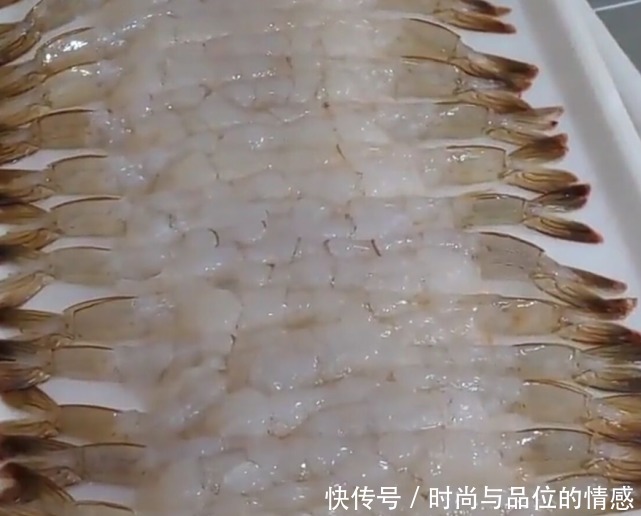 差不多|韩国街头才能看到的真虾饺,每个饺子里都塞只虾,一口下去太过瘾