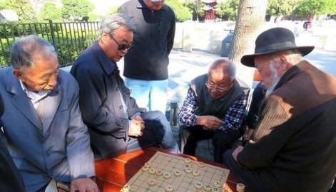 早睡早起|“长寿”的男性,一般有5个特征,若都占,那就偷着乐吧!