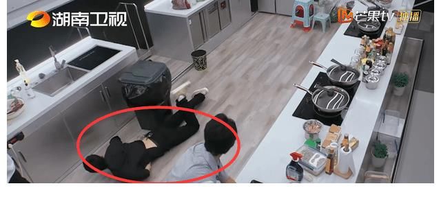 節目組|《中餐廳》暴露安全隱患，龔俊摔倒意外受傷，粉絲的反應讓人意外