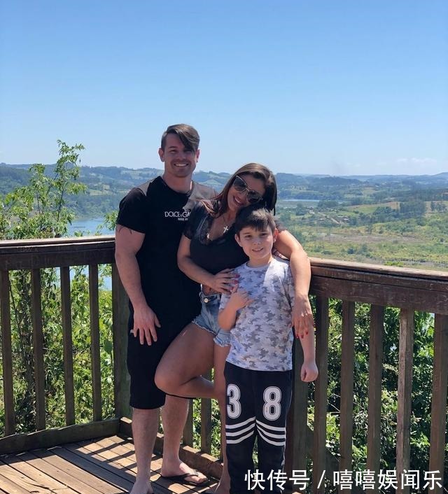 追求体形曲线美的模特,通过健身实现了目标,无赘肉身材让人羡慕!