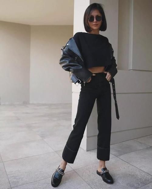 今年开春流行一种新穿法，叫“短外套+乐福鞋”，时髦洋气忒有范