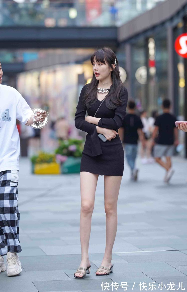 穿搭 美丽自信的连衣裙穿搭增添女神气质,透出完美的成熟感,减龄优雅