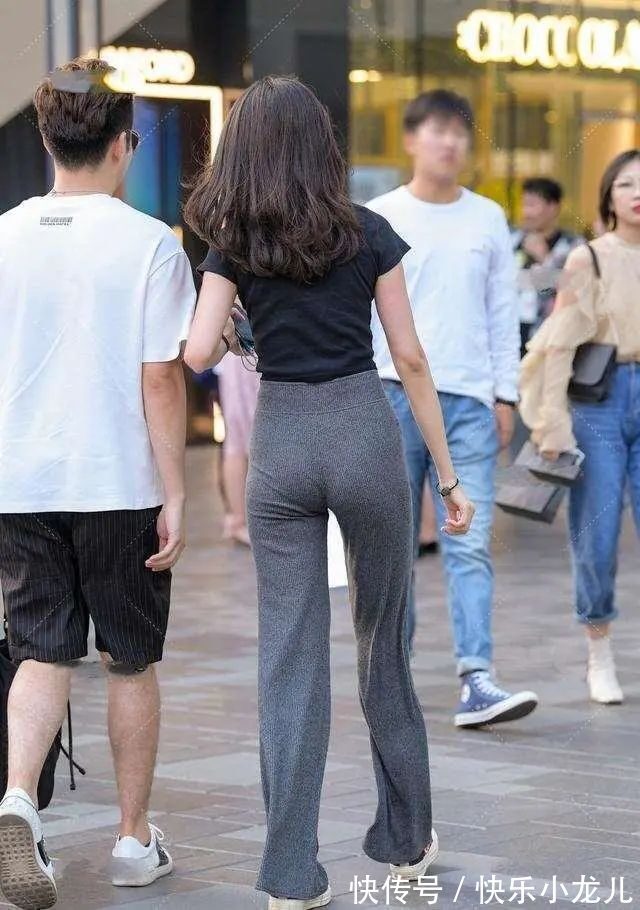 小格格 黑色短袖搭配灰色打底裤,时尚高雅,提升整体的颜值