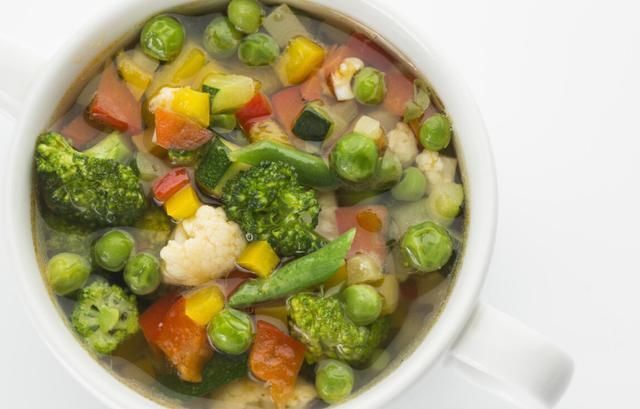 豌豆|超强月子汤，奶少就喝3碗汤，每天吸出2斤奶，胖娃不胖妈