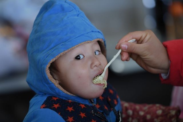 辅食|儿童专家提醒:孩子饿肚子,也不要碰这2种辅食,当心孩子不长个