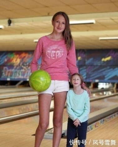 烧鸡|她是世界上最小的女童,体重11公斤,一只烧鸡都比她大