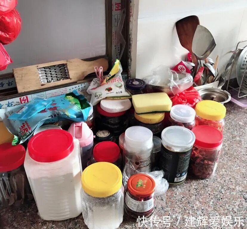 调味品|以前真傻,厨房瓶瓶罐罐堆灶台!瞧聪明人这样做,干干净净还高级