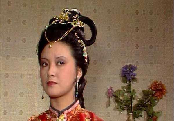 薛姨妈!明明是表姐,薛宝钗为什么称呼王熙凤为凤丫头?