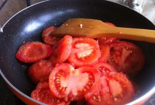 中薪|西红柿配一宝，一起食用，肝脏好了，皮肤更细腻，大人小孩都爱吃