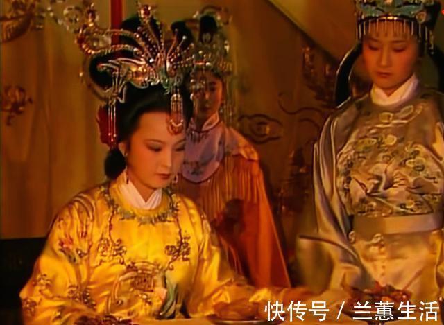 宝钗|贾宝玉作诗犯难,宝钗、黛玉帮忙作弊,都是才女,但品性相差悬殊