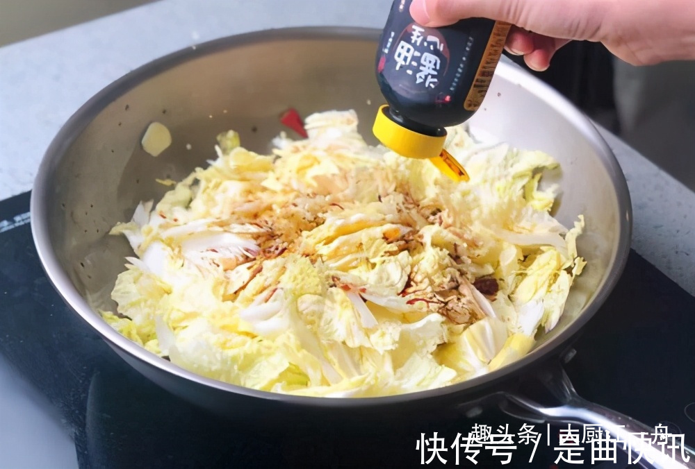 白菜炒粉条，先炒白菜就错了，教你饭店做法，不坨不粘真下饭