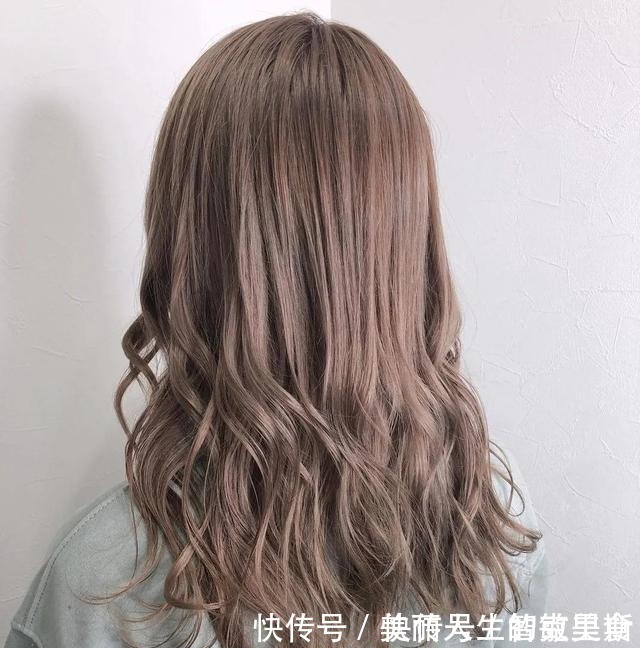 发质|是时候染发了!过年适合染这几款发色,显白又气质