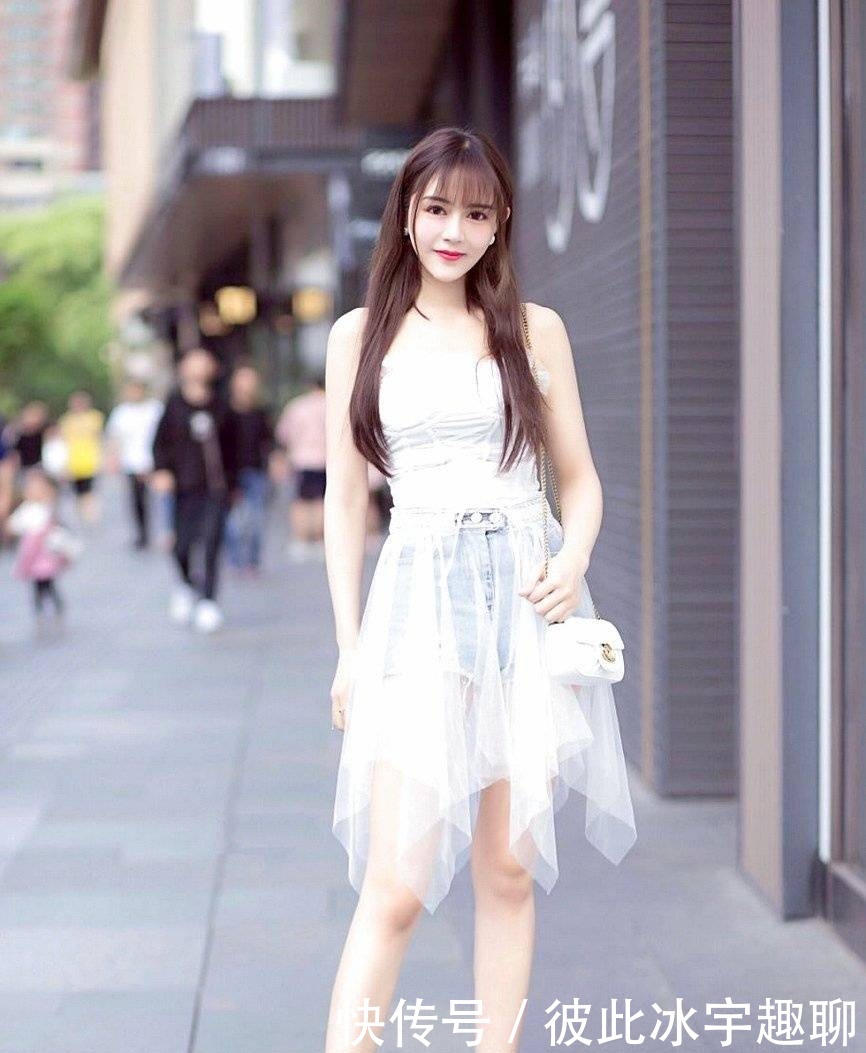 美女|美女的服饰搭配采用了白色系,获得了非常好的清新唯美效果