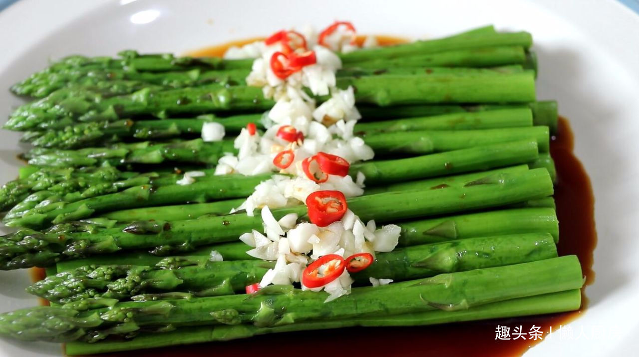 教你芦笋最简单的做法，一煮一淋两步搞定，口感脆嫩，营养不流失