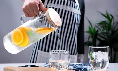 亚硝酸胺|隔夜水有毒 还能喝吗 终于有标准答案了，了解益健康