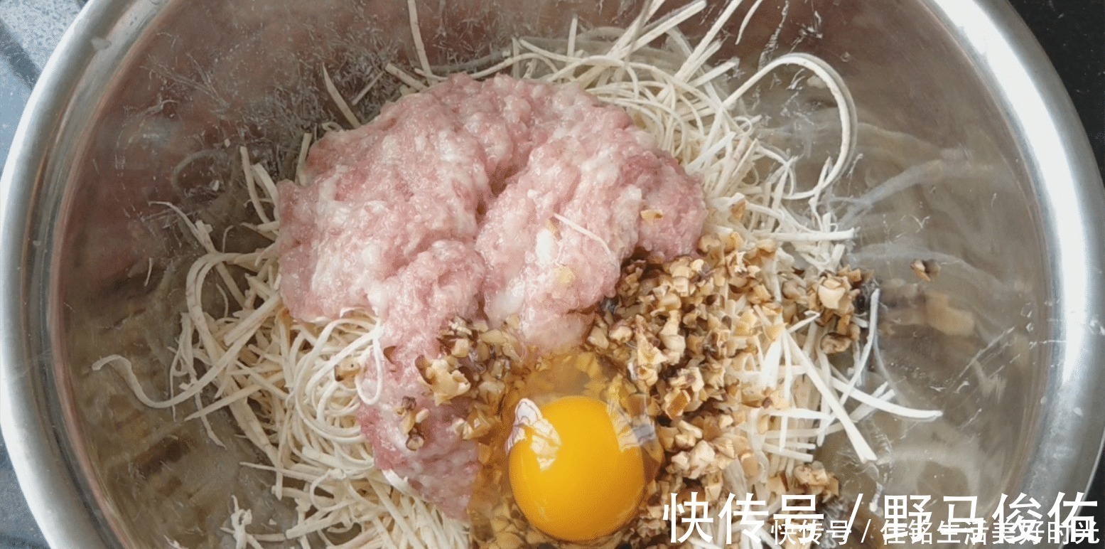 香芋|我家芋头不炸不煎，孩子超爱吃，一次做一大盘，出锅一会吃光光