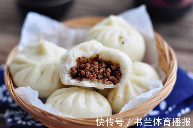 江一舟|蒸包子,记住不要直接上锅蒸,大厨教你一招,包子蓬松暄软不塌陷
