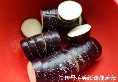 茄子|做肉末茄子时，下锅前做好这一步，茄子入味不变色，好吃不油腻