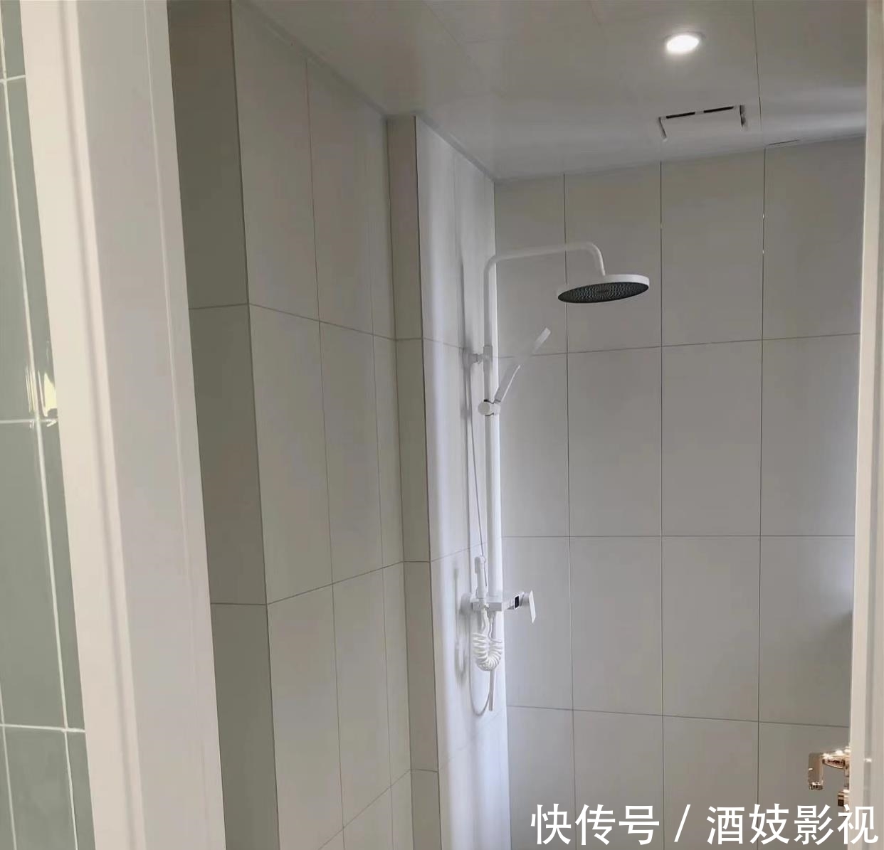 装饰画|他们家81㎡，用原木+现代简约，打造成日式混搭风，平淡又温馨