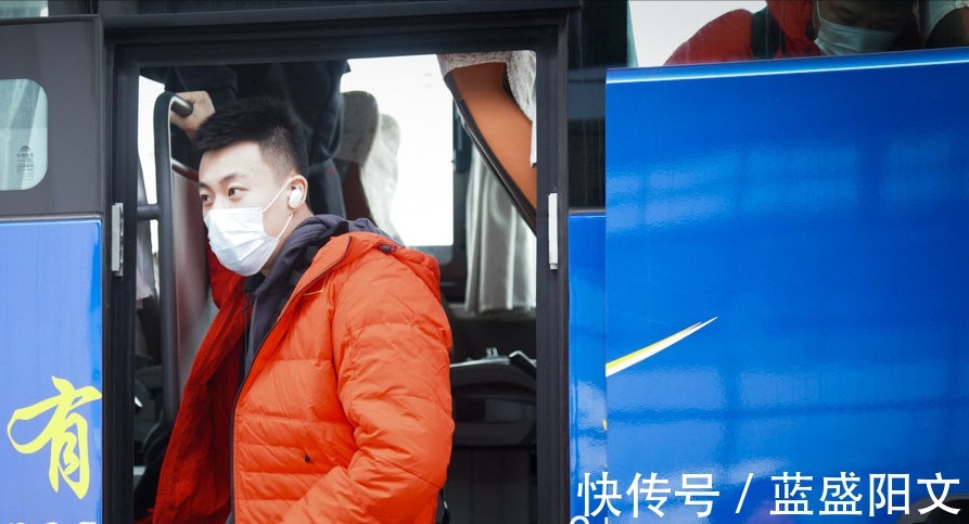 韩德君|中国男篮深夜公布14人名单!6后卫+4内线,34岁的韩德君确定留下!
