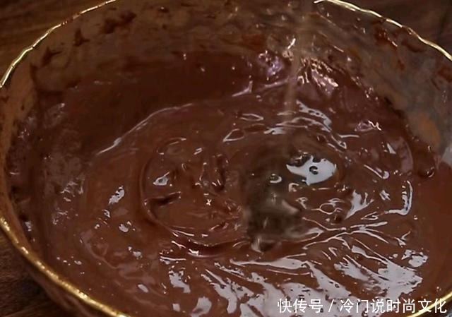 满满的|它有着满满的卡路里,但却是我无法抗拒的诱惑,一切靠后先吃再说