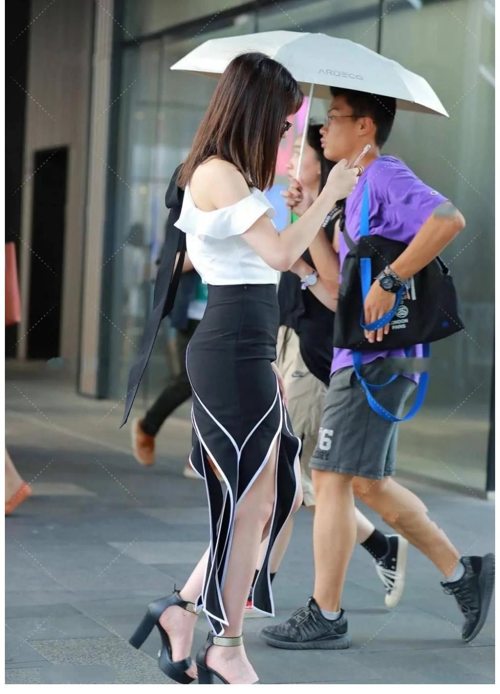 高跟鞋|职场女性的穿搭更要大方得体，挂脖式上衣搭配半身裙效果很好