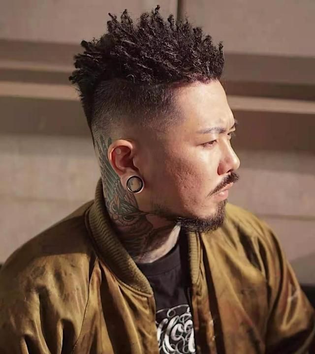 两边剃光的最帅气发型,干练利落又有范,好打理更有男人味